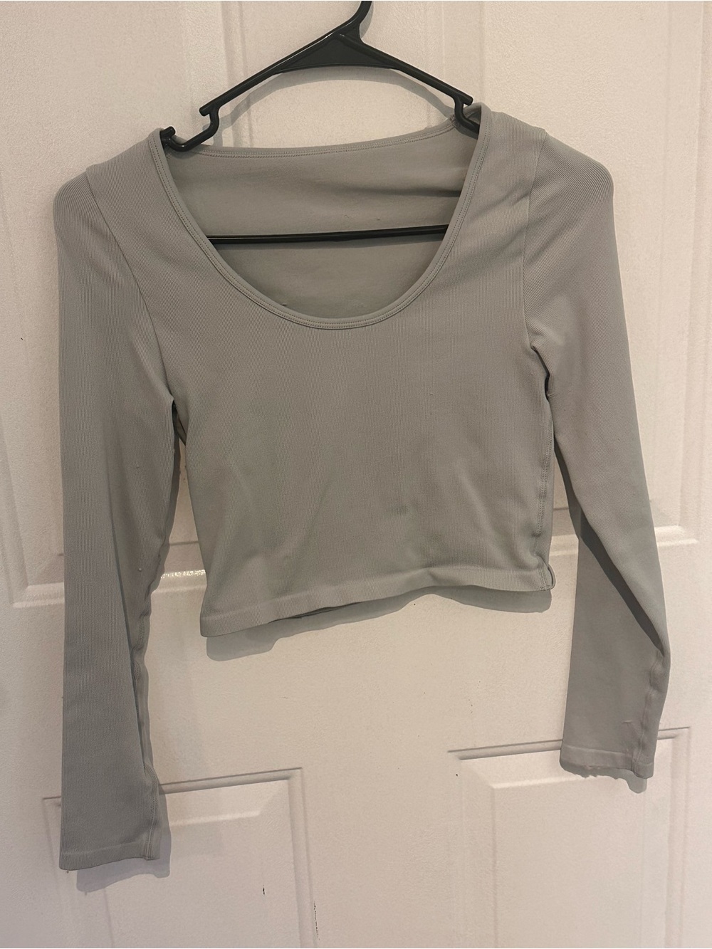 OQQ Long Sleeve Crop Top. Size M